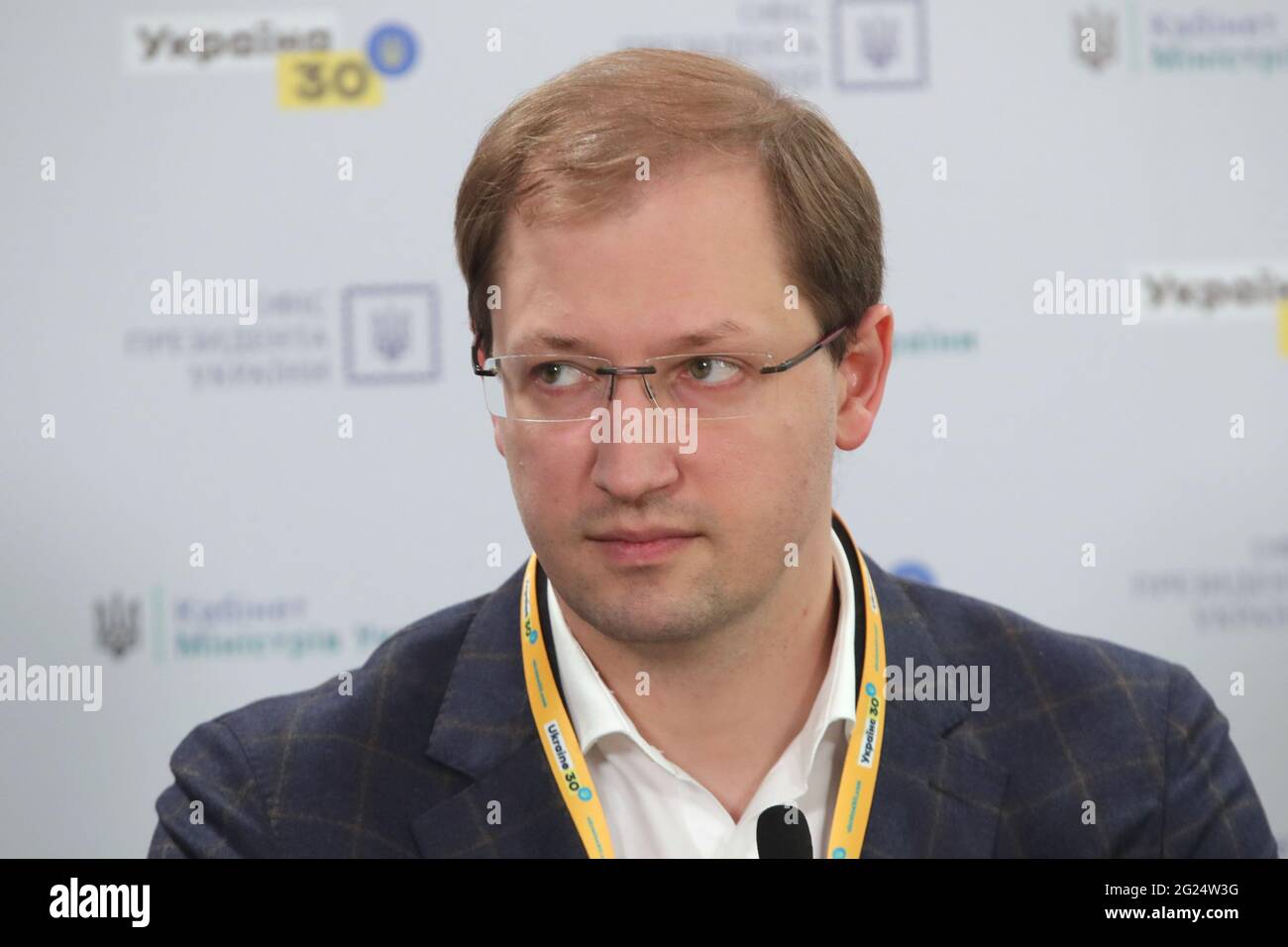 KIEV, UKRAINE - le 8 JUIN 2021 - le ministre adjoint de l'écologie et des ressources naturelles de l'Ukraine Ruslan Strilets assiste à la conférence de presse pendant l'Ukra Banque D'Images