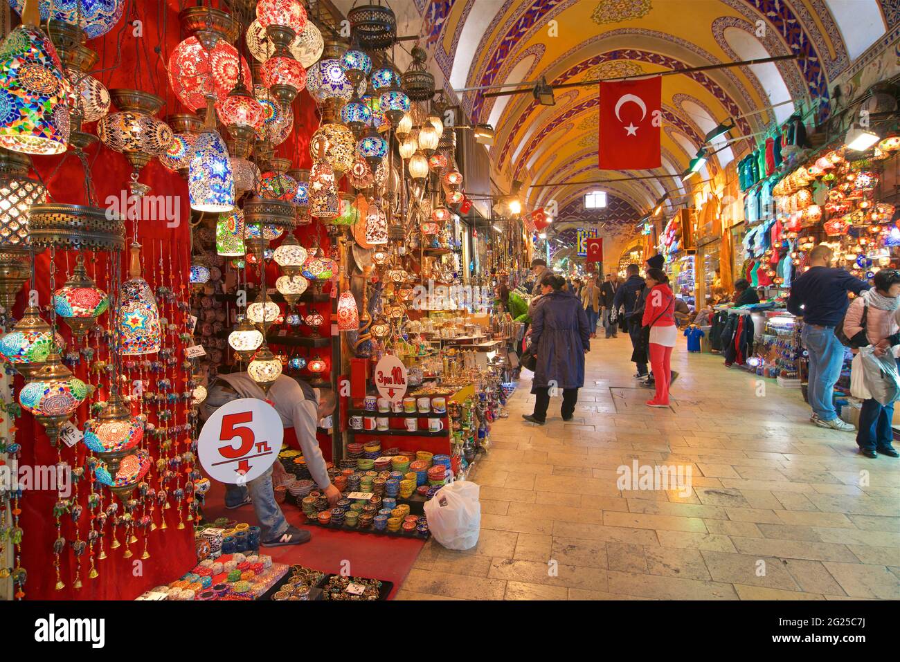 Grand choix de lanternes en verre à vendre dans le Grand Bazar, Kapali Carsi, Istanbul, Turquie Banque D'Images