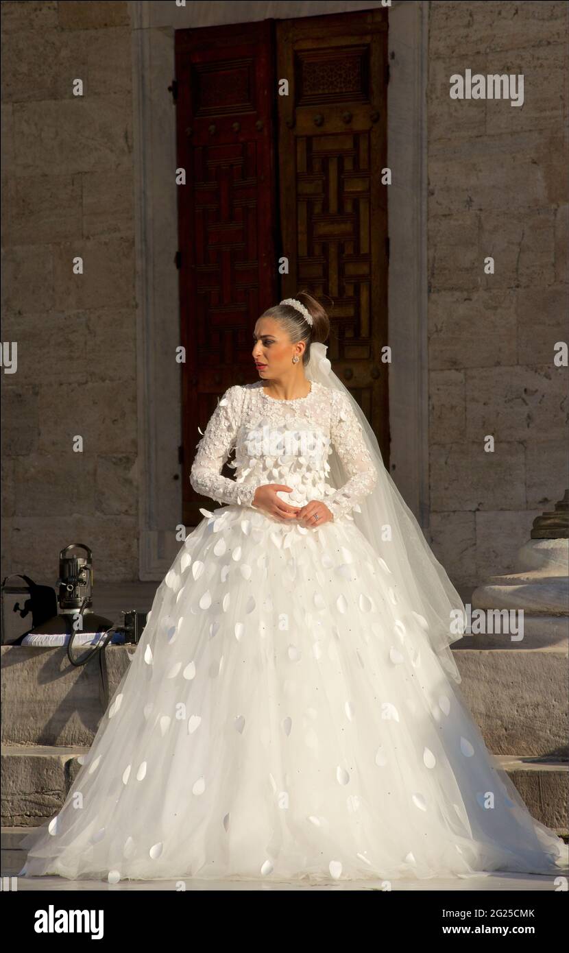 Robe de mariée turque Banque de photographies et d'images à haute  résolution - Alamy