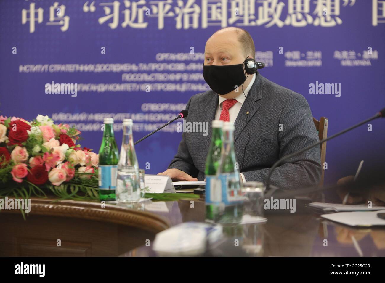 KIEV, UKRAINE - le 8 JUIN 2021 - le ministre du Cabinet des ministres de l'Ukraine Oleh Nemchinov participe aux idées de Xi Jinping sur l'administration publique Banque D'Images