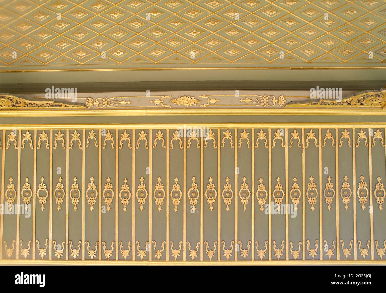 Décoration intérieure au plafond de la Chambre du Conseil impérial, Palais de Topkapõ (turc: Topkapõ Sarayõ;) Istanbul, Turquie Banque D'Images