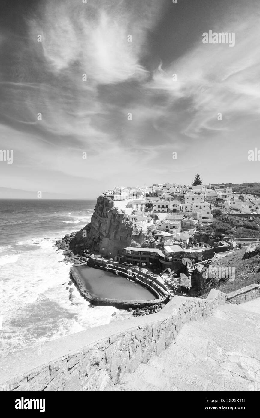 Paysage de Azenhas do Mar petit village dans la côte Banque D'Images