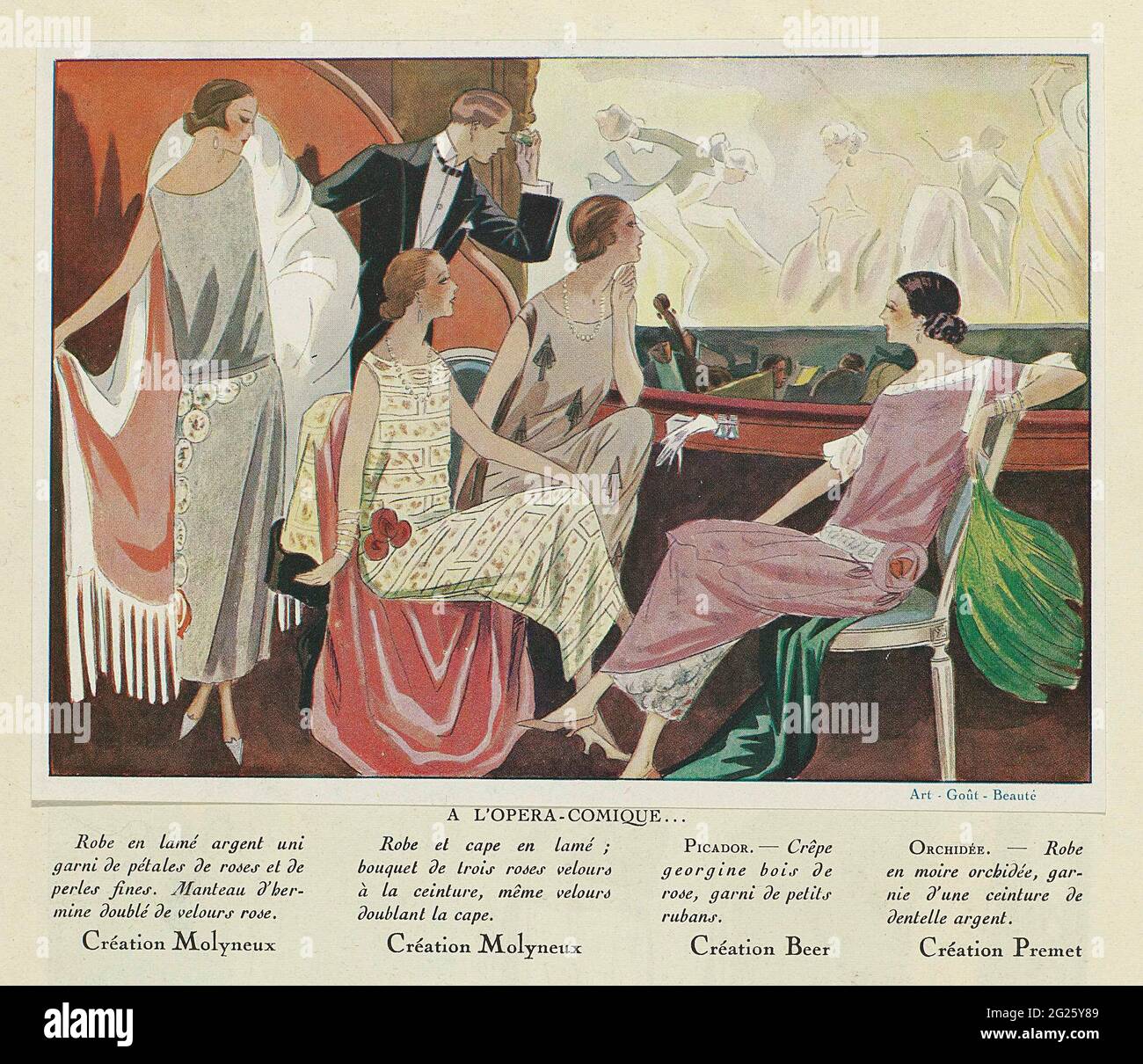 Art - Goût - Beauté, Feuillets de l'Élégance Féminine, janvier 1924, n° 41, 4e Année, p. 16: A l'Opéra-Comique. Vue sur la scène et l'orchestre van de Opera-Comique. Quatre femmes dans les créations de molyneux, ours et prémet. Un jeune homme regarde à travers un spectateur pittoresque. Partie d'une page du Modelijdschrift Art-Goût-Beauté (1920-1933). Banque D'Images