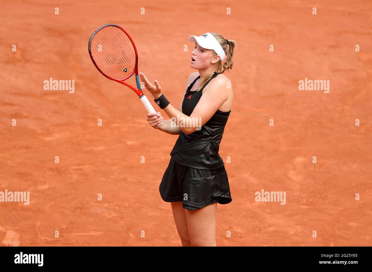 Paris, France, 8 juin 2021 Elena Rybakina du Kazakhstan au cours du 10 jour de l'Open de France 2021, Grand Chelem tournoi de tennis le 8 juin 2021 au stade Roland-Garros à Paris, France - photo Jean Catuffe / DPPI Banque D'Images