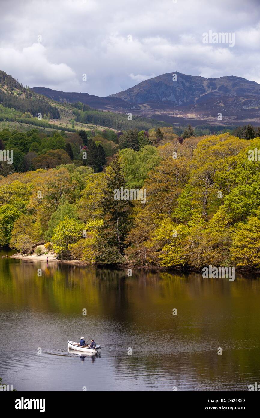 Vue magnifique sur la rivière Tummel (Loch Faskally) depuis le château de Fonab, Pitlochry Banque D'Images