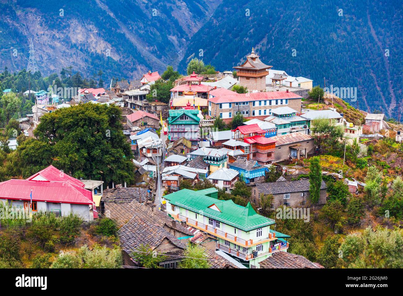 Les montagnes de kalpa et Kinnaur Kailash offrent une vue panoramique. Kalpa est une petite ville de la vallée de la rivière Sutlej, Himachal Pradesh en Inde Banque D'Images