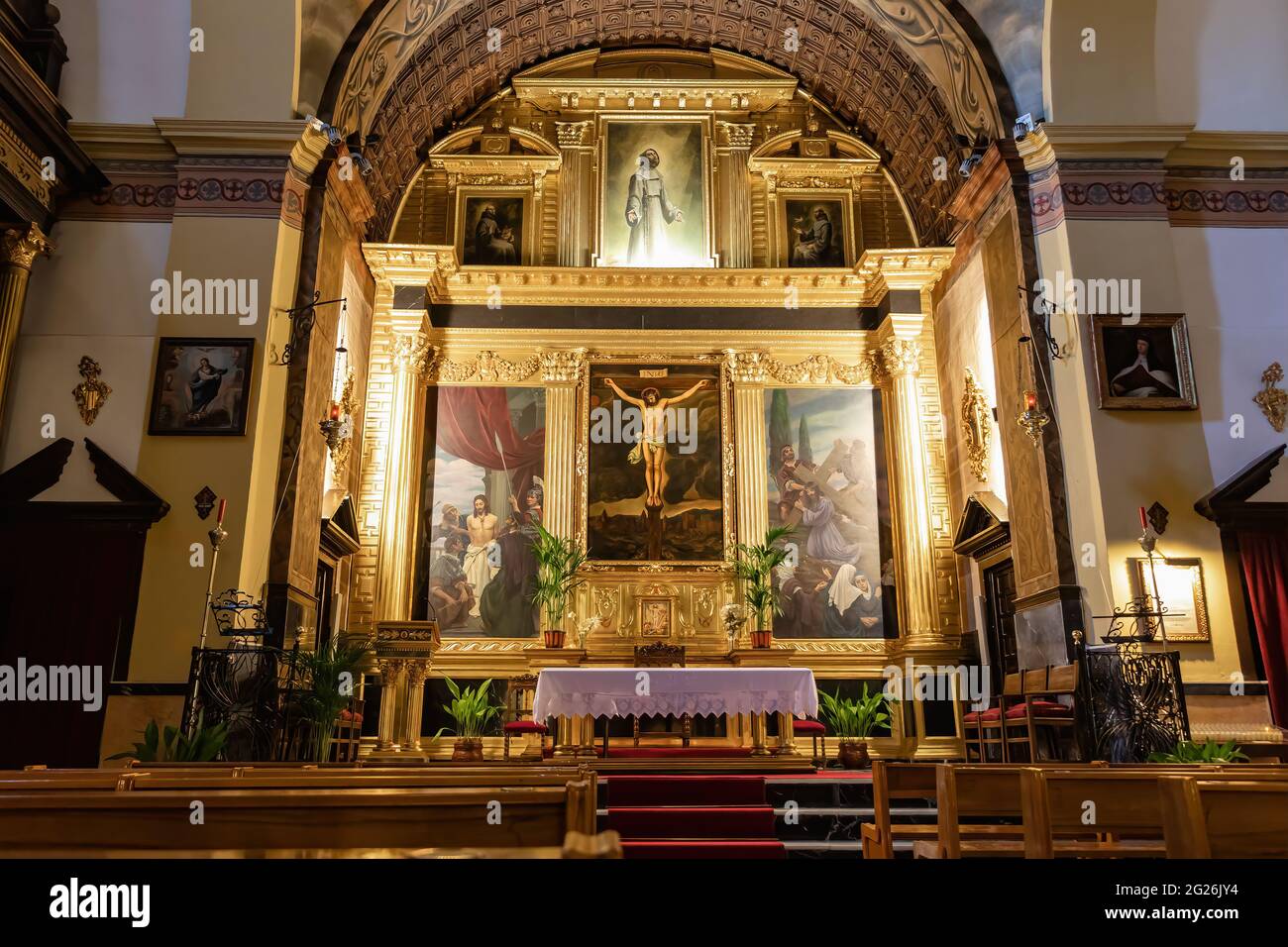 Cazorla, Jaen, Espagne - 18 mai 2021 : autel principal de l'église de san francisco dans la ville de Cazorla Banque D'Images