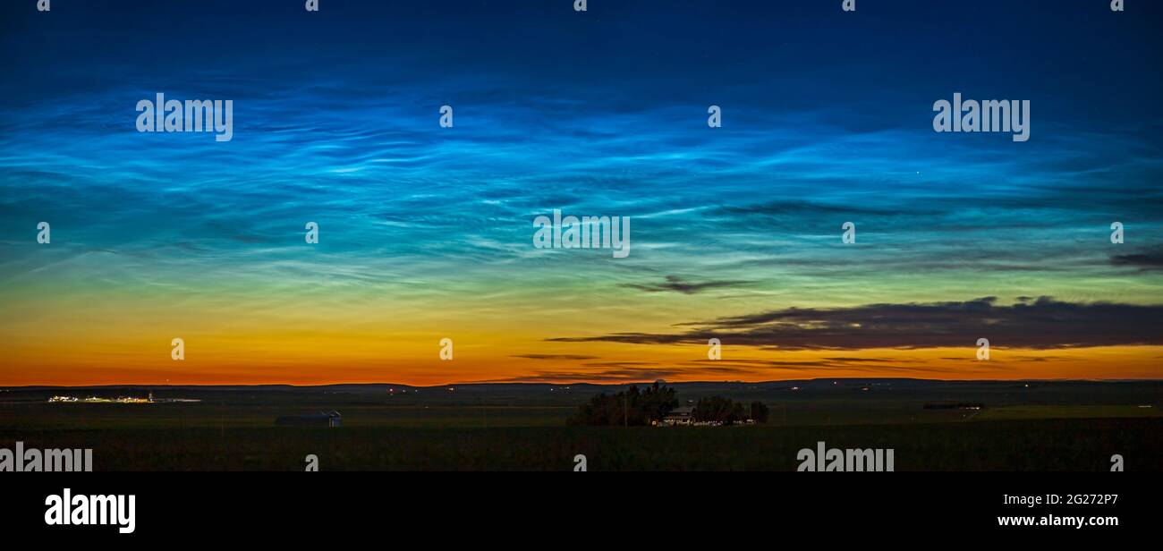 Nuages Noctilucent du sud de l'Alberta, Canada. Banque D'Images