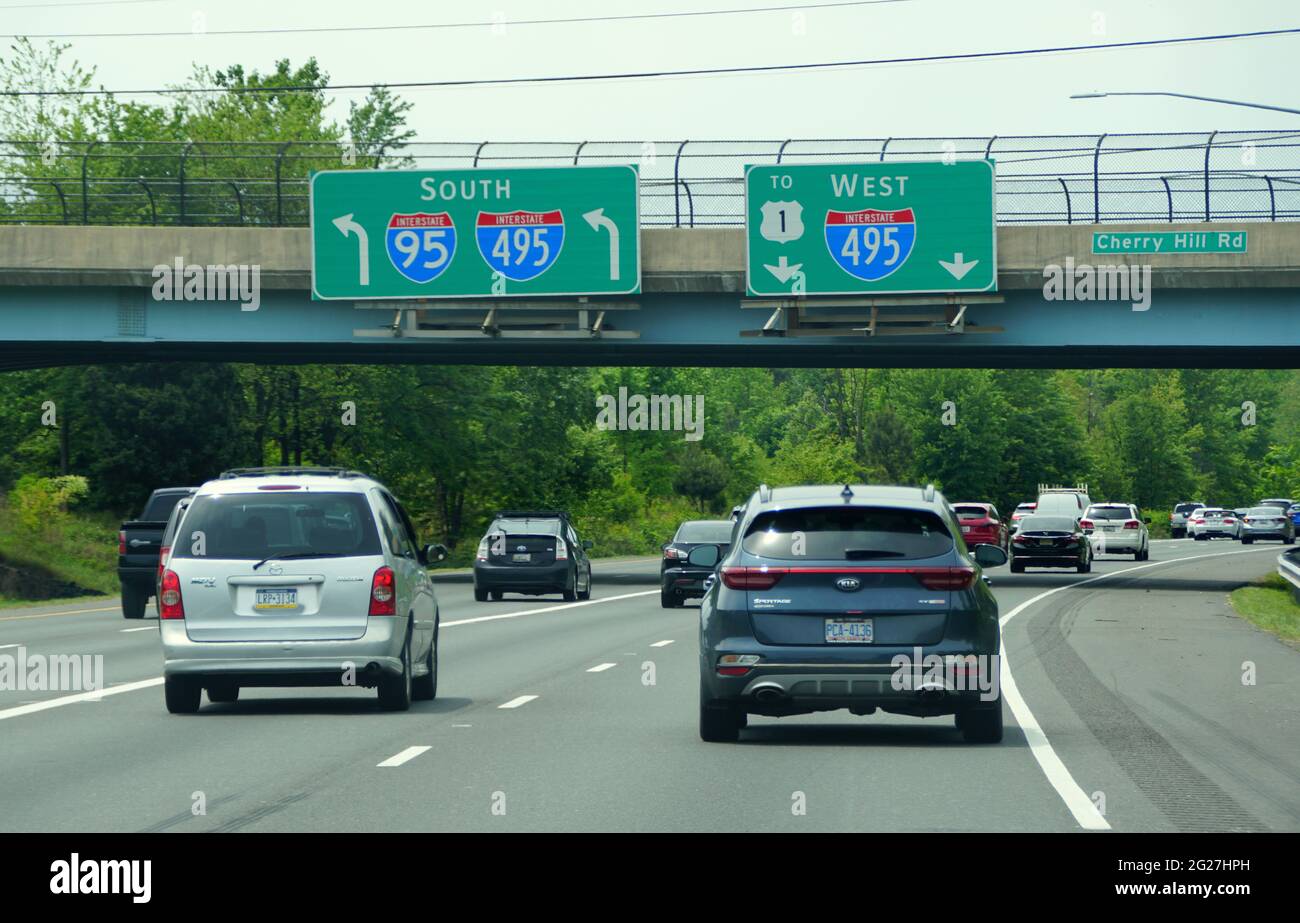 Fairfax, Virginie, États-Unis - 17 mai 2021 - le trafic sur l'Interstate 95 Sud et 495 Sud et Ouest se divise Banque D'Images