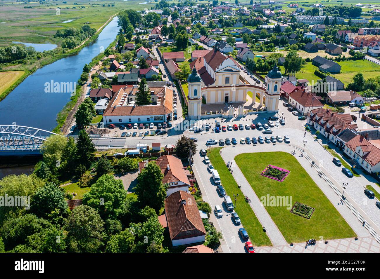 Vue aérienne de Tykocin, de la place de la ville et de l'église de la Sainte-Trinité Banque D'Images