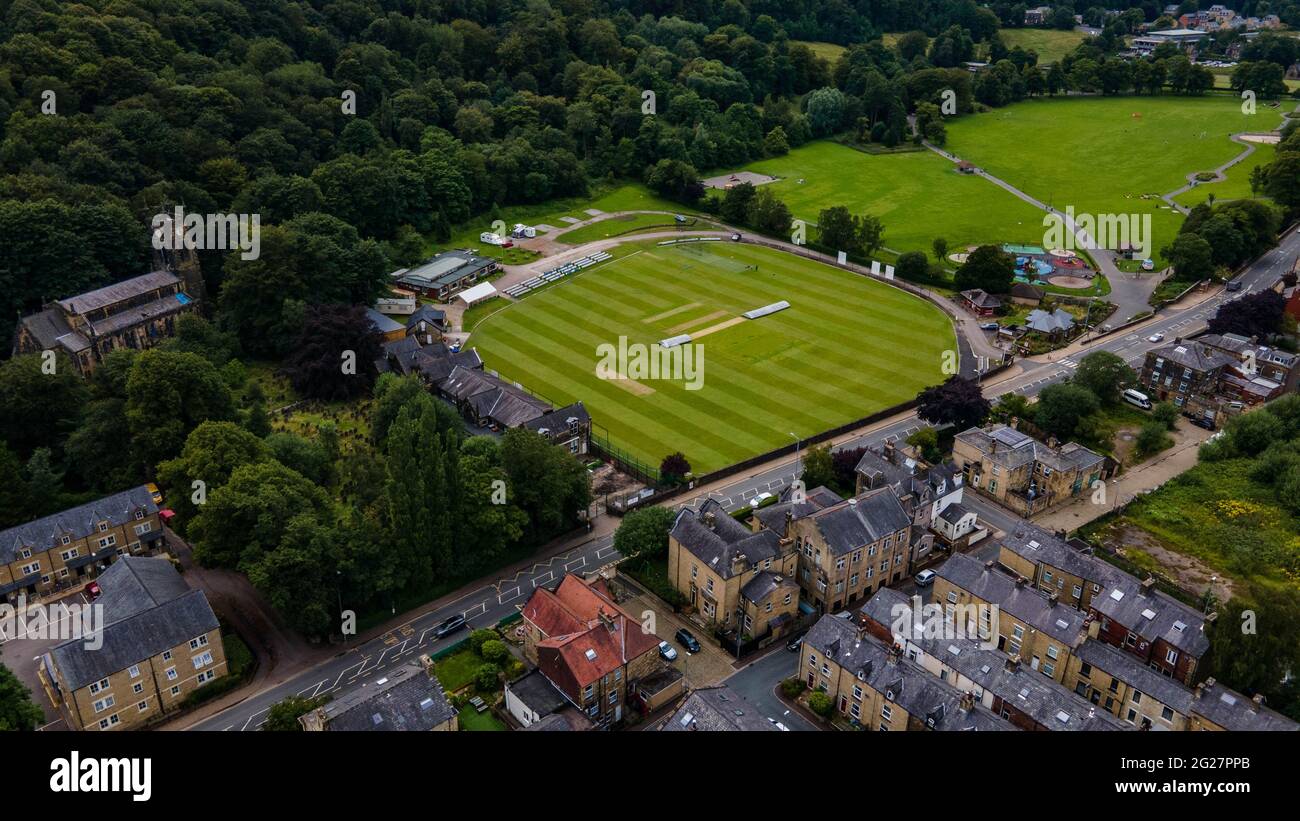 Todmorden West Yorkshire Lancashire Boarder Town ensemble de photos comprenant le Viaduct Collage Cricket Club Central Park Canal New Aldi site trains Banque D'Images