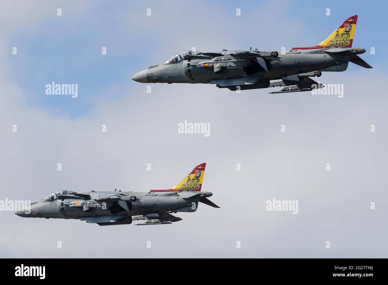 Deux navires EAV-8B+ Harrier II de la marine espagnole en vol. Banque D'Images