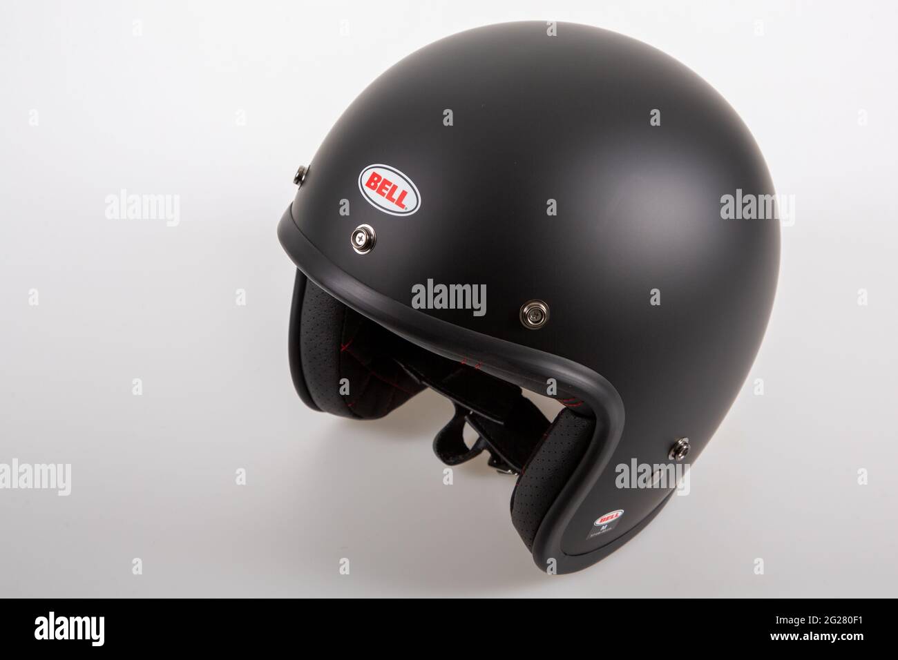Bordeaux , Aquitaine France - 02 05 2021 : Bell nous casque moto à face  ouverte noir vintage pour moto rétro Photo Stock - Alamy