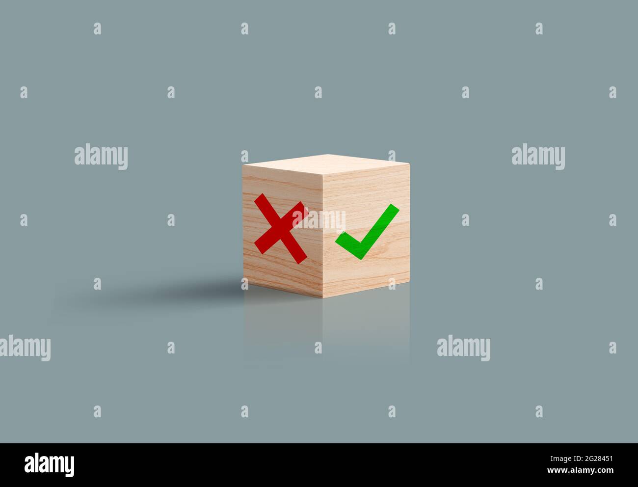 Concept de symboles approuvé non approuvé, vrai faux, oui ou non sur un bloc 3D en bois. Concept d'évaluation, de rétroaction et d'évaluation commerciale avec vérification croisée Banque D'Images