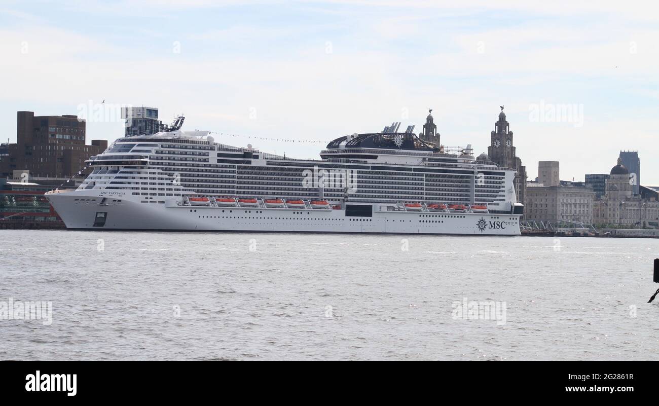 Liverpool, royaume-uni, 9 juin 2021 MSC Virtuosa est resté au terminal de croisière de Liverpool pendant la nuit après que le gouvernement écossais a arrêté le navire d'entrer dans Greenock Credit Ian FairBrother/Alay Live News Banque D'Images