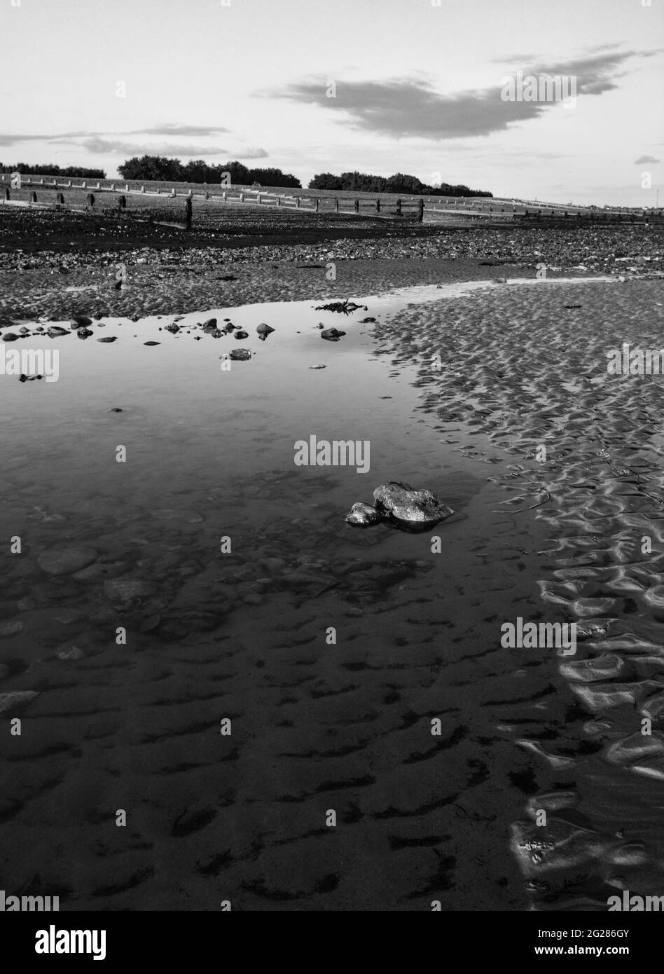 Low Tide, Worthing Beach, Sussex, Royaume-Uni Banque D'Images
