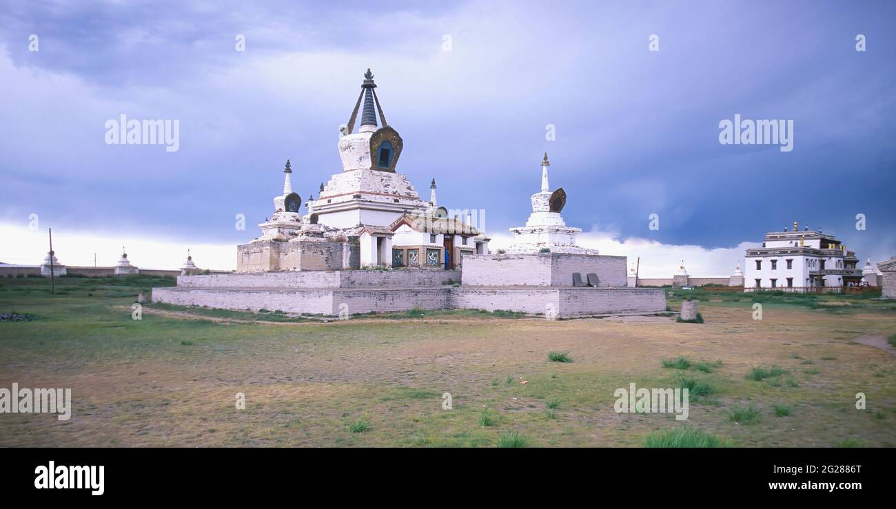 Grand Stupa et temple, Monastère Erdene Zuu, Karakorum, Mongolie Banque D'Images