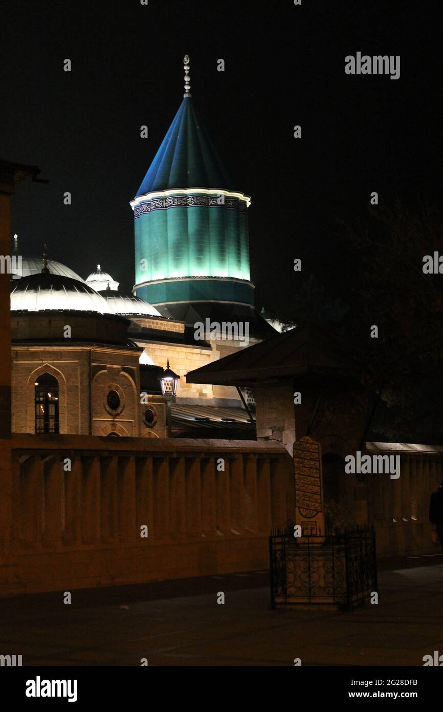 Vue de nuit sur le Tombeau de Konya Mevlana Banque D'Images