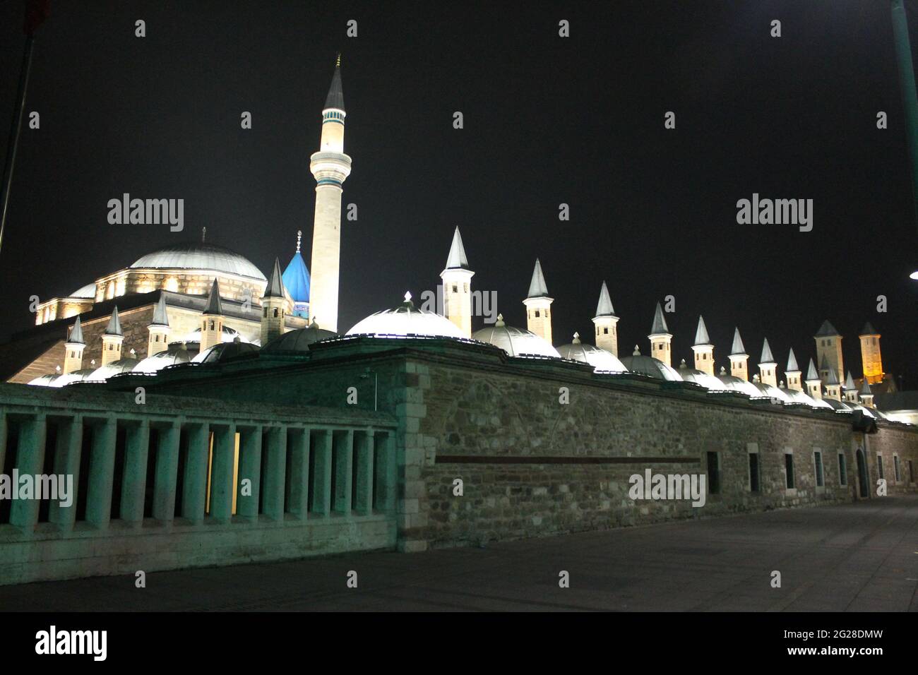 Vue de nuit sur le Tombeau de Konya Mevlana Banque D'Images