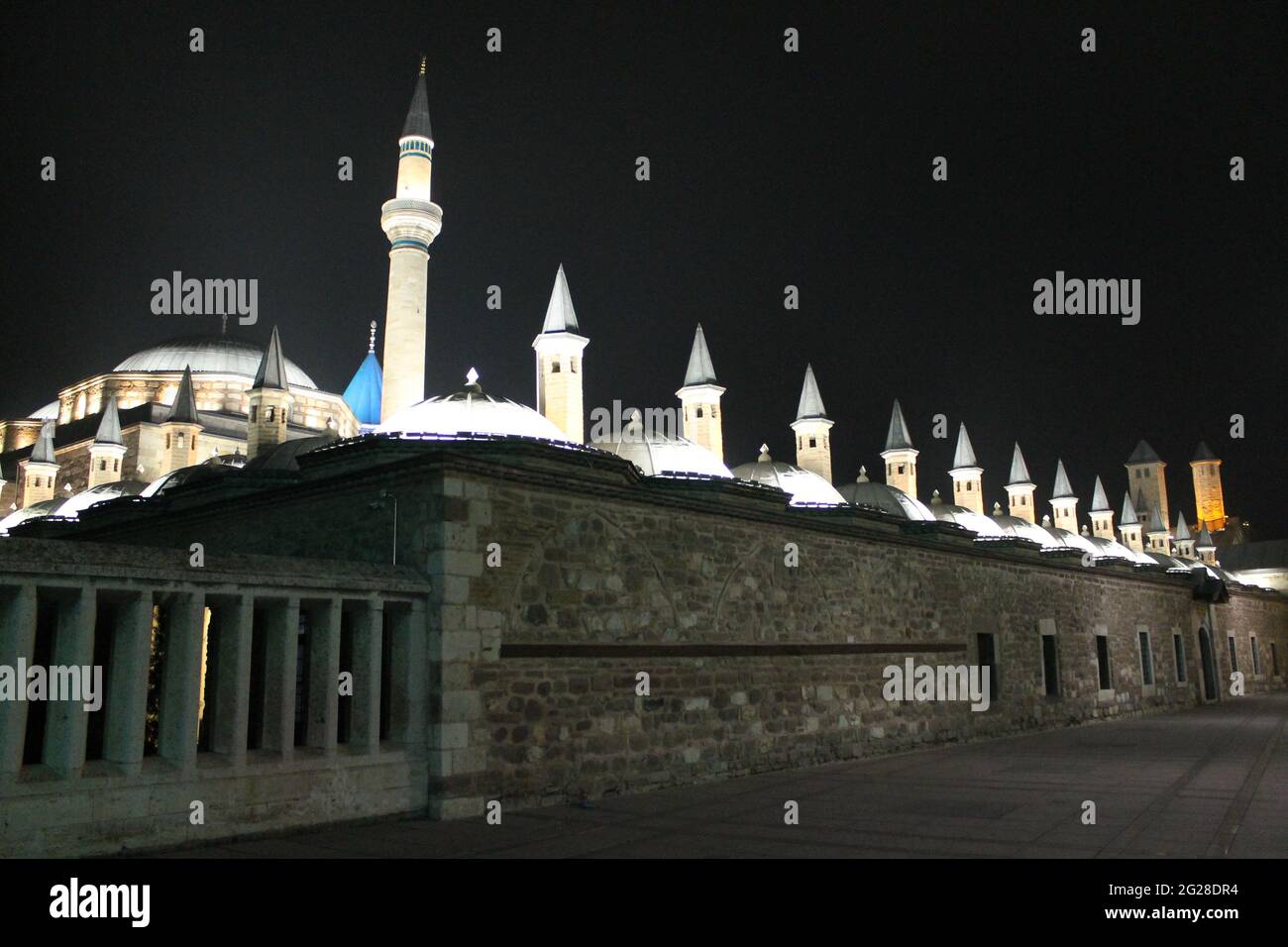 Vue de nuit sur le Tombeau de Konya Mevlana Banque D'Images