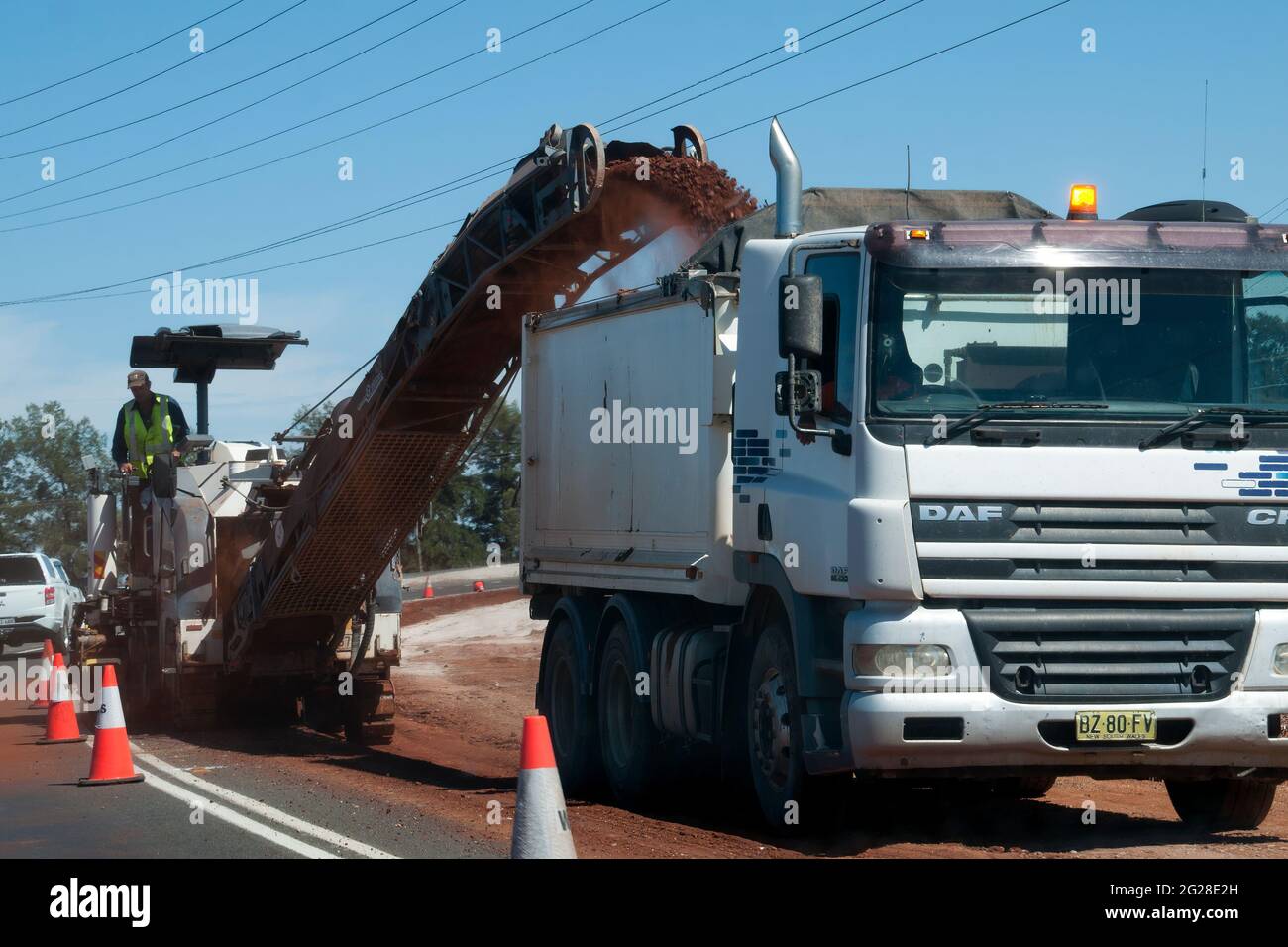 Griffith Australie, bande de travail un équipement faisant l'entretien de la route Banque D'Images