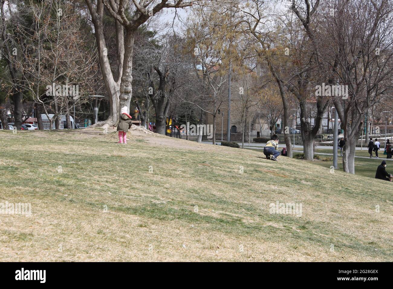 Enfants jouant dans le parc Banque D'Images