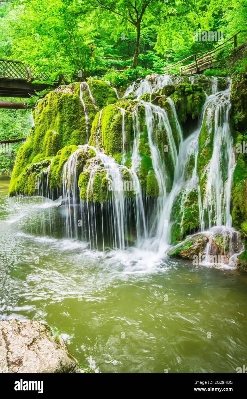 Cascade De Bigar Sur La Riviere Minis Roumanie L Une Des Plus Belles Chutes D Eau Du Monde Photo Stock Alamy