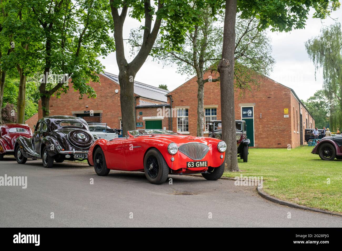 1955 Austin Healey au centre du patrimoine de Bicester, événement de la ruée du dimanche. Bicester, Oxfordshire, Royaume-Uni Banque D'Images