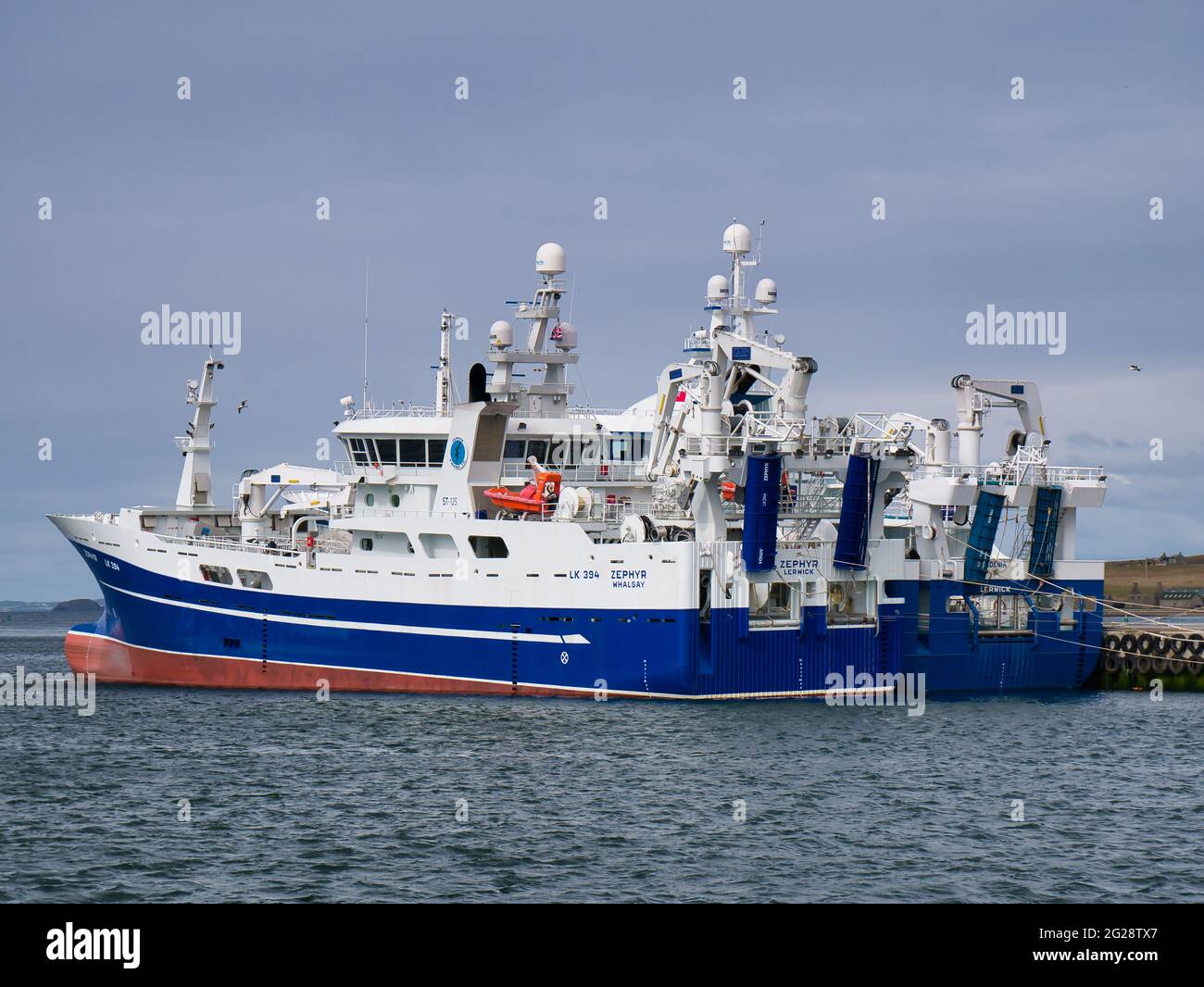 Amarré au port de Lerwick, chalutiers de la flotte de pêche commerciale pélagique de Shetland. Banque D'Images