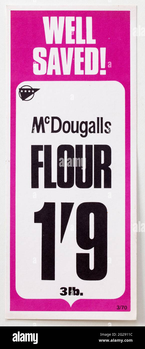 Étiquettes d'affichage des prix publicitaires des magasins des années 1970 - farine McDougalls Banque D'Images