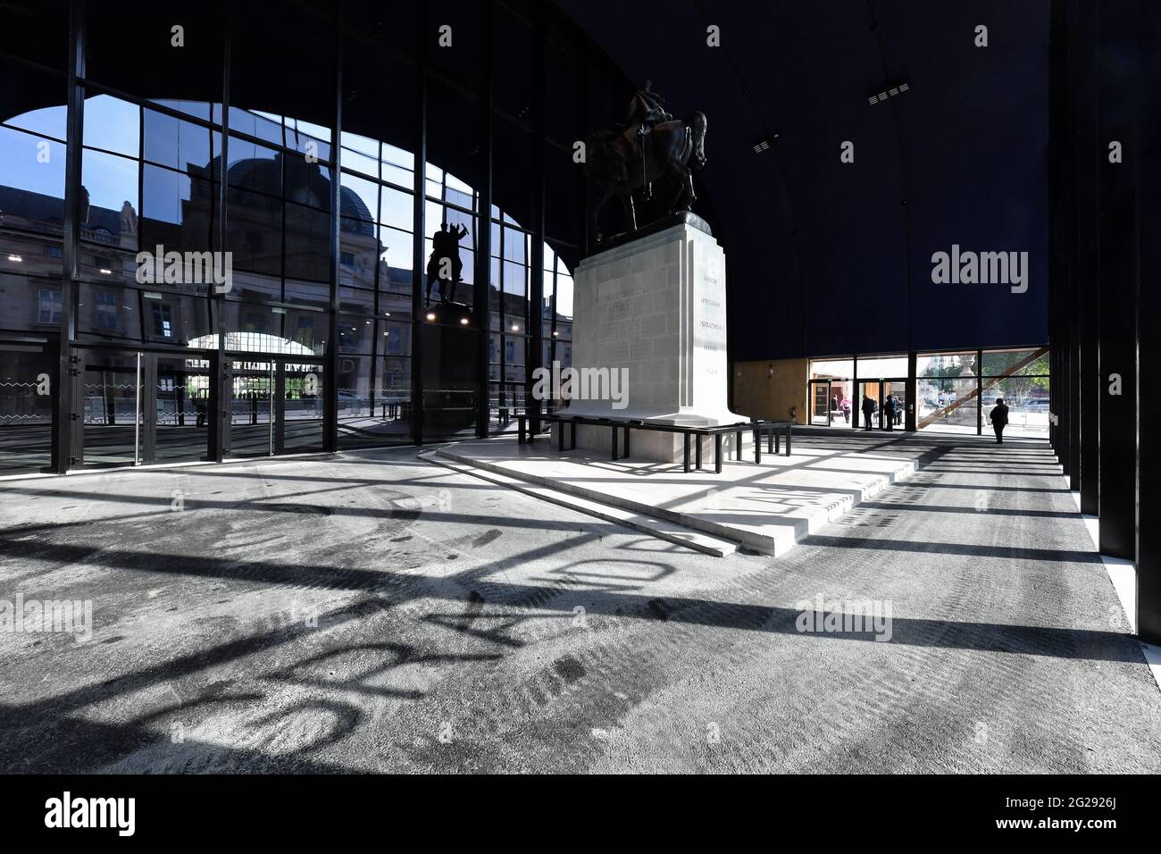Paris, France. 09e juin 2021. Ouverture de la presse du Grand Palais Ephemere à Paris, France, le 9 juin 2021. Installé sur la pelouse du champ-de-Mars, ce bâtiment temporaire de 10,000 mètres carrés a été conçu en quelques mois par l'architecte Jean-Michel Wilmotte. Destiné à accueillir les événements habituellement organisés sous la nef, le Grand Palais Ephemere, lors de la rénovation du Grand Palais. (Photo de Lionel Urman/Sipa USA) crédit: SIPA USA/Alay Live News Banque D'Images