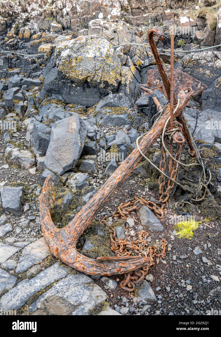 Une ancienne ancre rouillée au port de Croig sur l'île de Mull Banque D'Images