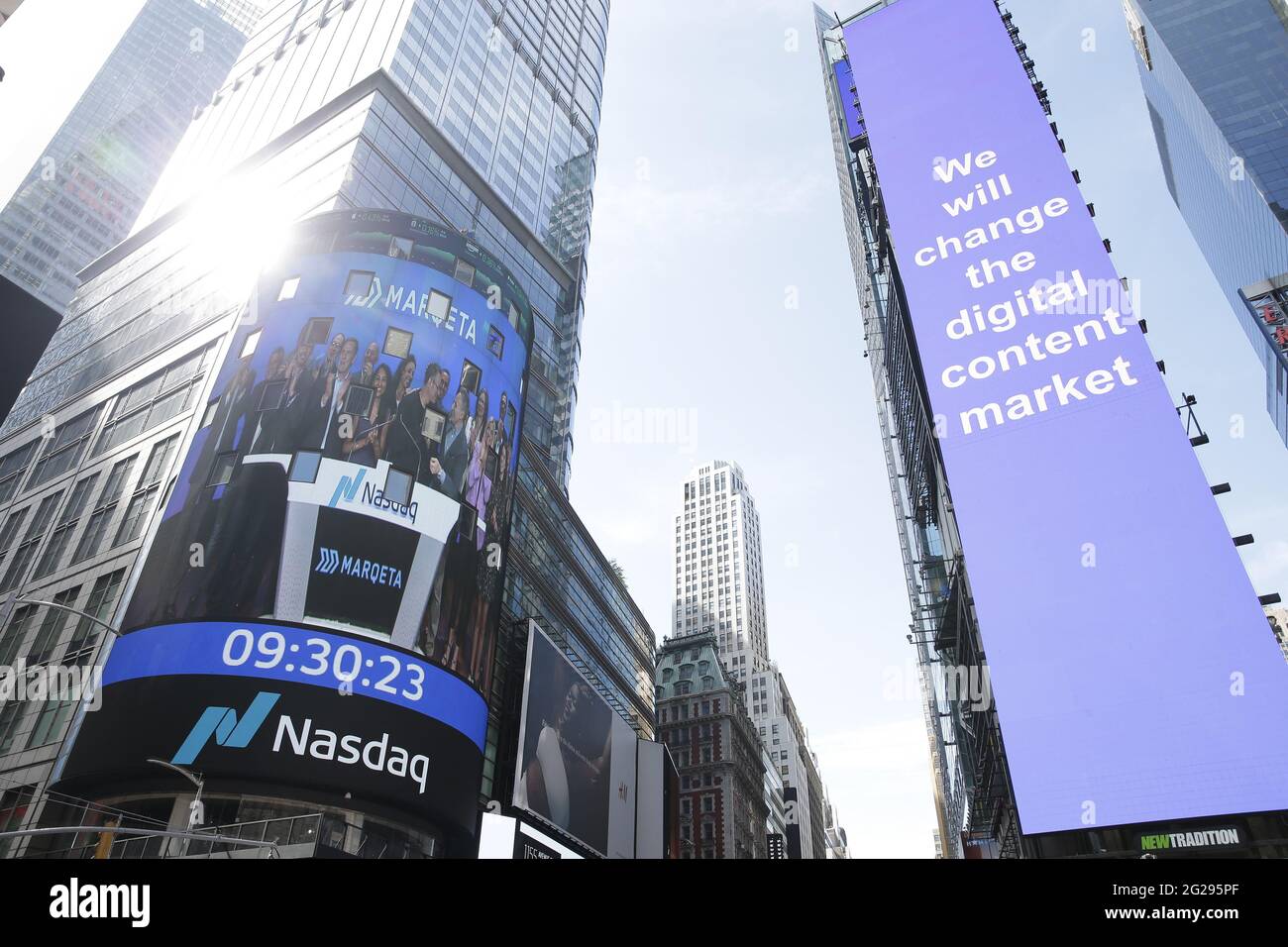 New York, États-Unis. 09e juin 2021. Marqeta, Inc. (Nasdaq: MQ) sonne la cloche d'ouverture du marché boursier Nasdaq pour célébrer l'introduction en bourse de la société au Nasdaq MarketSite à New York le mercredi 9 juin 2021. Photo de John Angelillo/UPI crédit: UPI/Alay Live News Banque D'Images