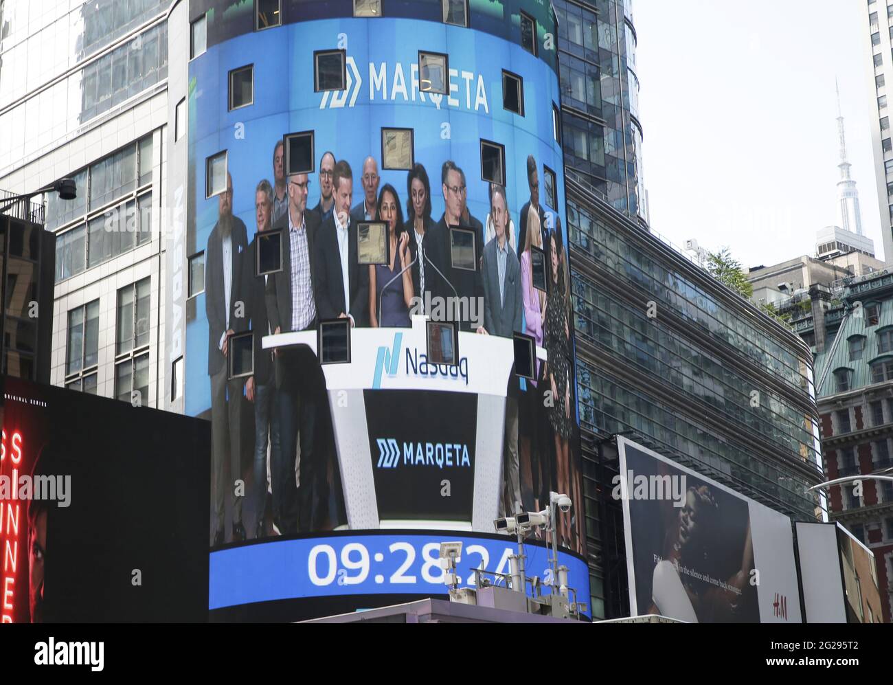 New York, États-Unis. 09e juin 2021. Marqeta, Inc. (Nasdaq: MQ) sonne la cloche d'ouverture du marché boursier Nasdaq pour célébrer l'introduction en bourse de la société au Nasdaq MarketSite à New York le mercredi 9 juin 2021. Photo de John Angelillo/UPI crédit: UPI/Alay Live News Banque D'Images