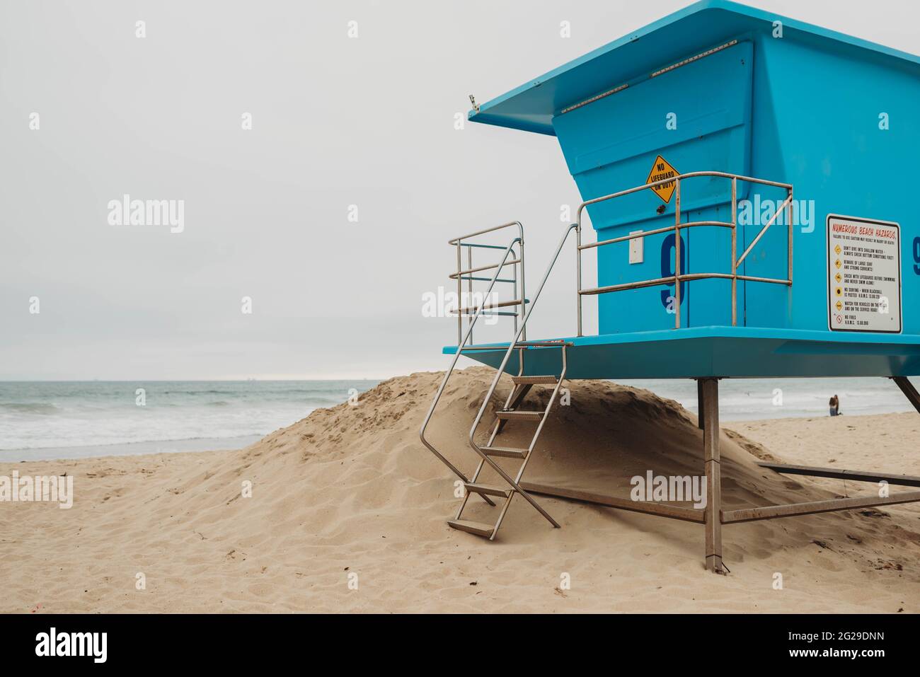 Blue Lifeguard Stand sur la plage Banque D'Images