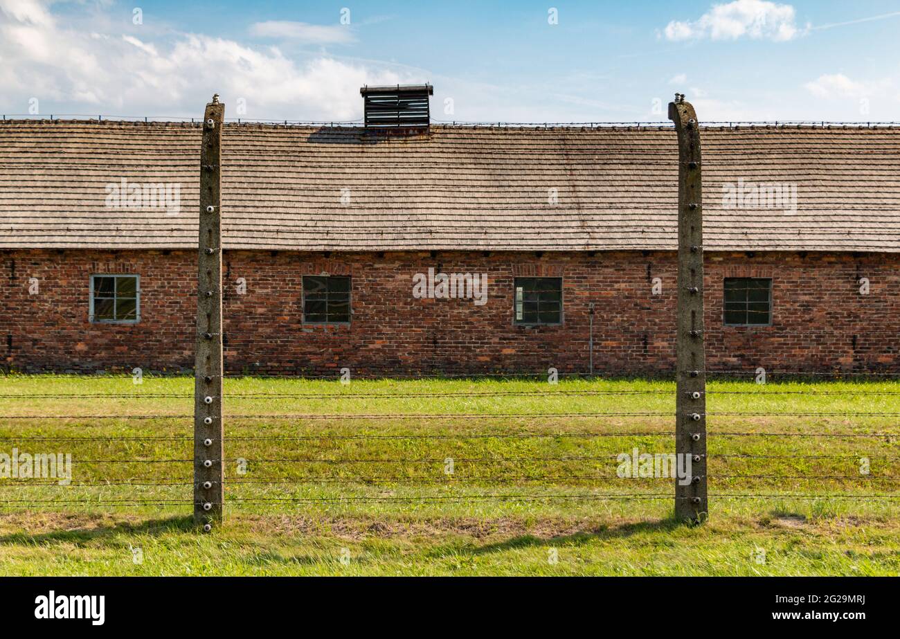 Une photo des clôtures du Mémorial et du Musée Auschwitz II-Birkenau. Banque D'Images