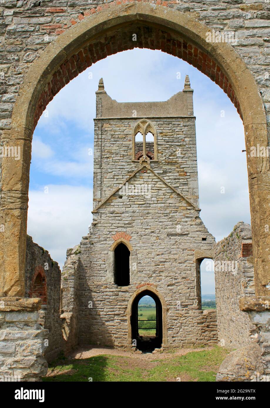 Ruines de l'église de Burrow Mump sur les niveaux de Somerset Banque D'Images