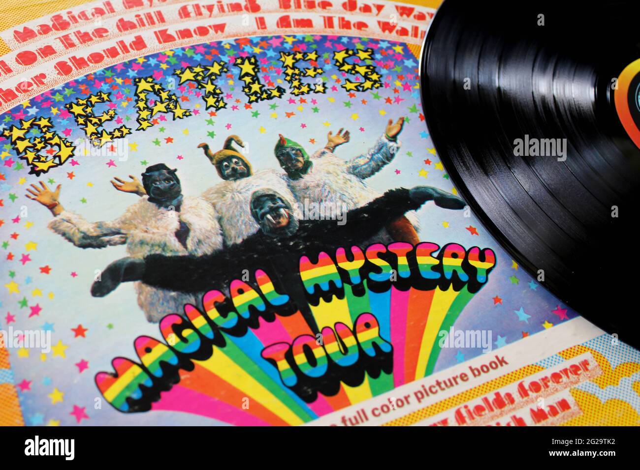 Magical Mystery Tour est une bande sonore pour un album de film de télévision par le groupe de rock anglais The Beatles. Couverture de l'album Banque D'Images