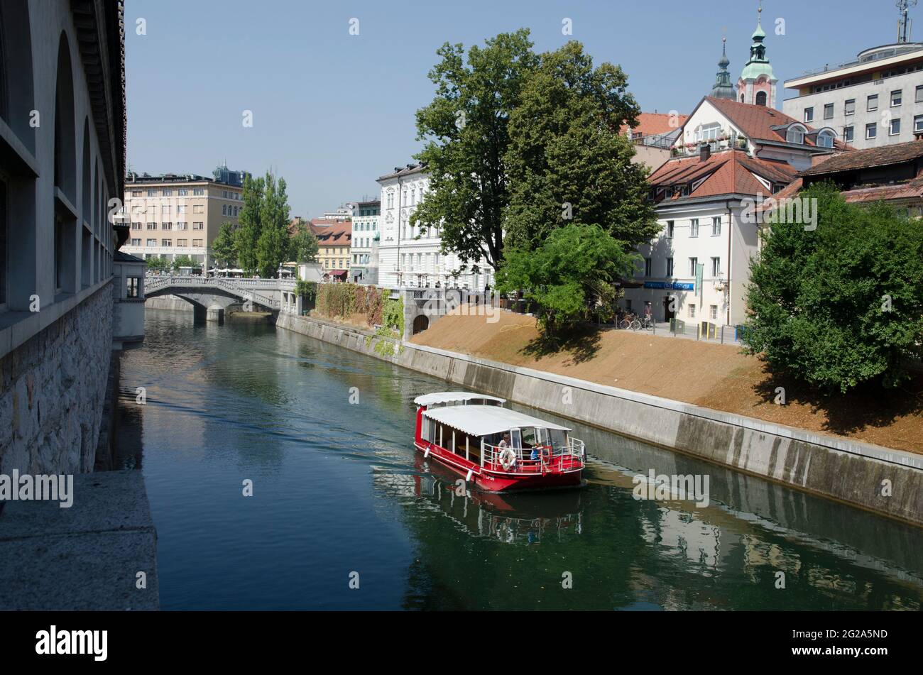 Excursion en bateau sur la rivière Ljubljana Ljubljana, Slovénie Banque D'Images