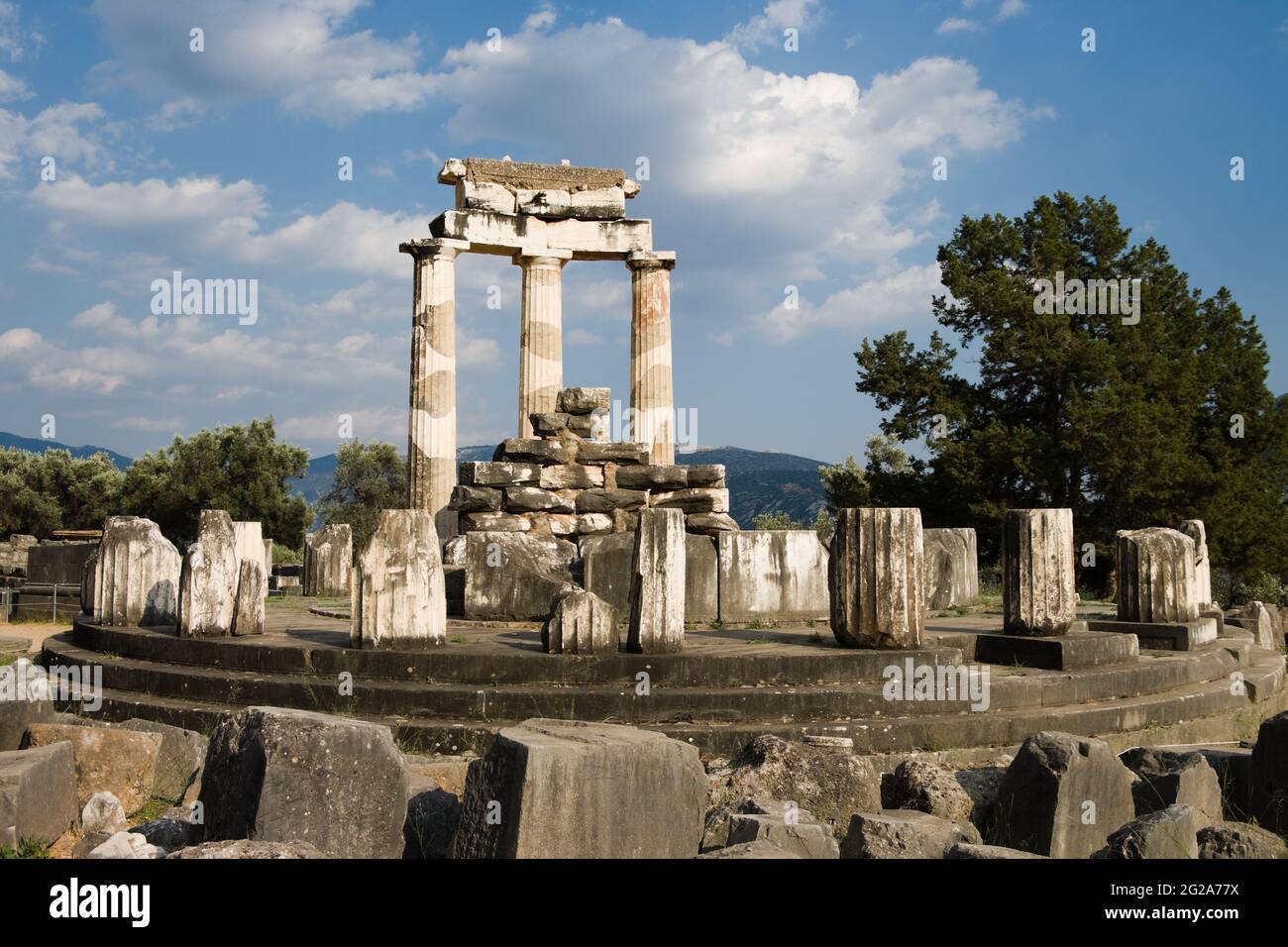 Tholos de temples circulaires du Sanctuaire d'Athena Pronaia d'oracle delphic, Grèce Banque D'Images