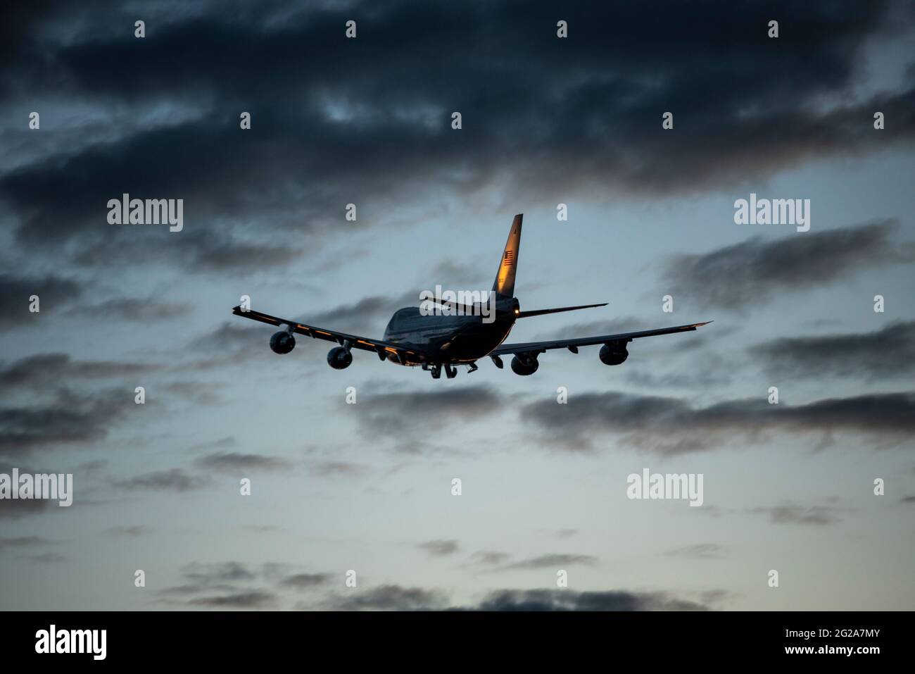 RAF Mildenhall, Suffolk, Royaume-Uni. 9 juin 2021. LE président AMÉRICAIN Joe Biden a effectué un vol de Washington à la RAF Mildenhall à Suffolk à bord de « Air Force One », un Boeing VC-25A (747 Jumbo Jet converti). Après avoir rencontré le personnel de la 100e Escadre de ravitaillement en vol de la US Air Force, stationnée à la base de Biden, est parti pour poursuivre sa visite de cinq jours au Royaume-Uni, qui comprend des réunions avec le PM Boris Johnson et pour assister au sommet du G7 à Cornwall. Il est parti au crépuscule en direction de Cornwall, avec le drapeau américain allumé sur la queue de l'avion Banque D'Images