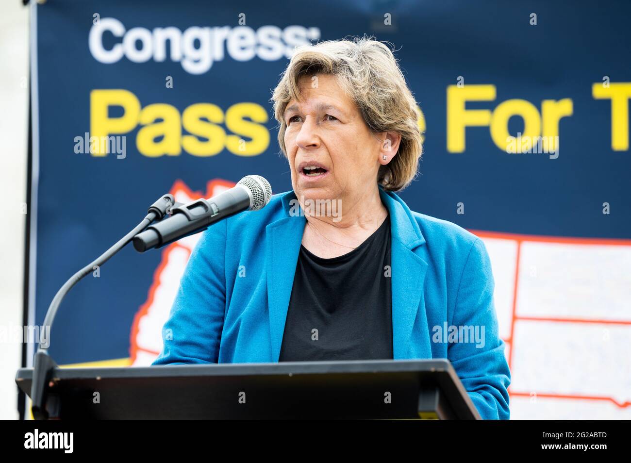 Randi Weingarten, président de l'American Federation of Teachers, s'exprime lors d'un rassemblement à la Cour suprême pour l'adoption de S.1, pour la People Act. Banque D'Images