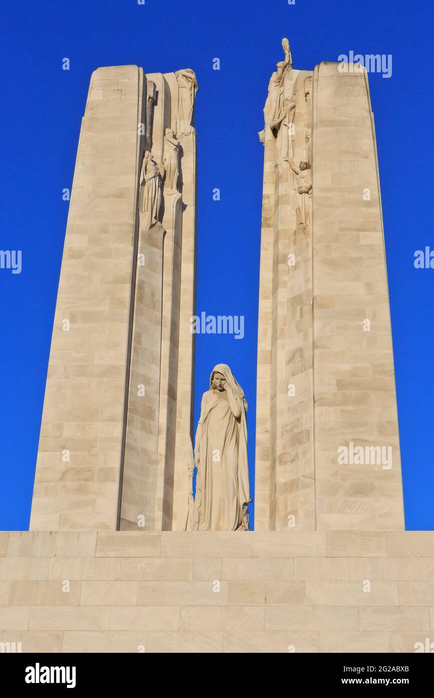 Canada Bereft - mère Canada (statue d'une mère en deuil) au Monument commémoratif du Canada à Vimy de la première Guerre mondiale à Givenchy-en-Gohelle (pas-de-Calais), en France Banque D'Images