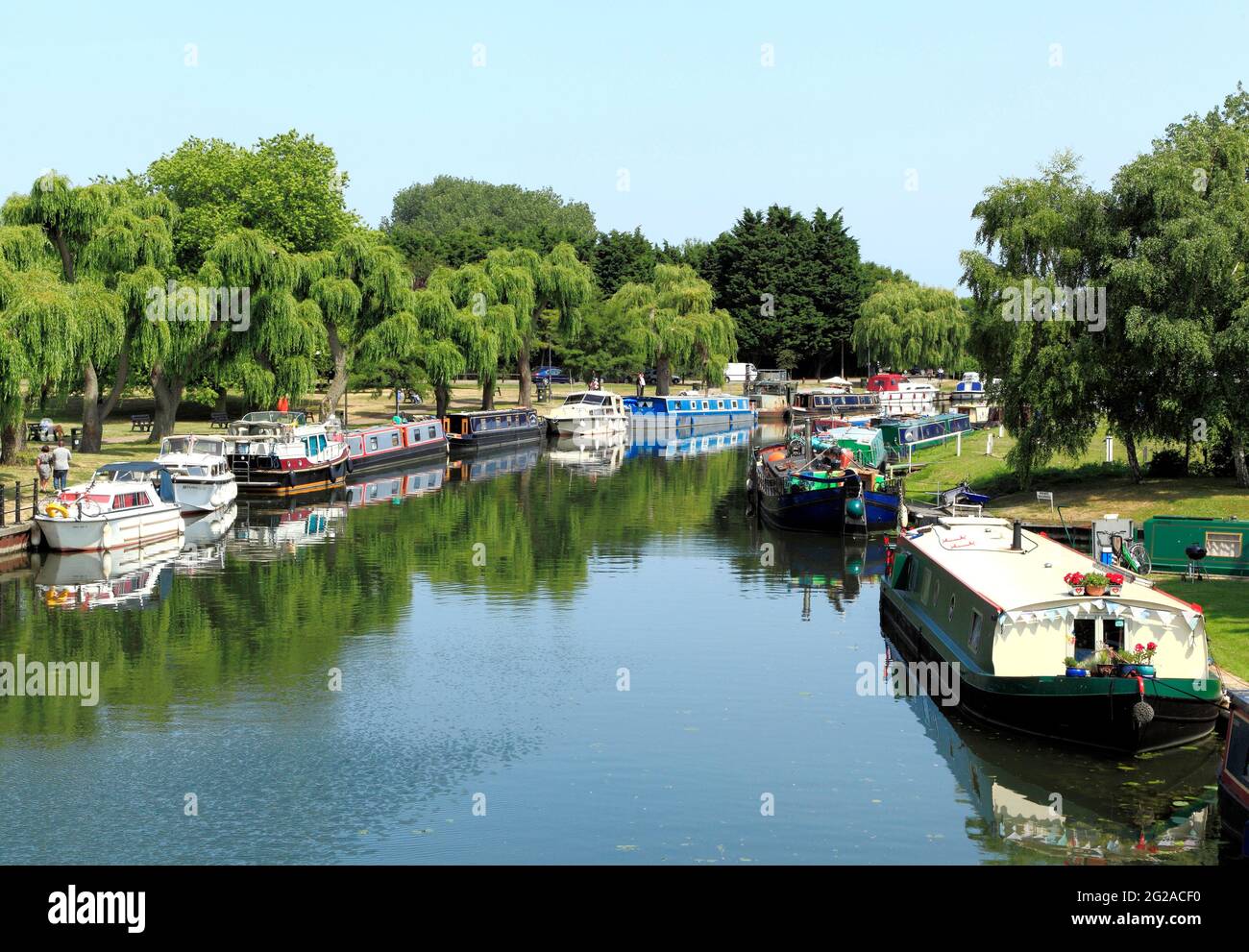 Ely, River Ouse, barges et bateaux, Cambridgeshire, Angleterre, ROYAUME-UNI Banque D'Images