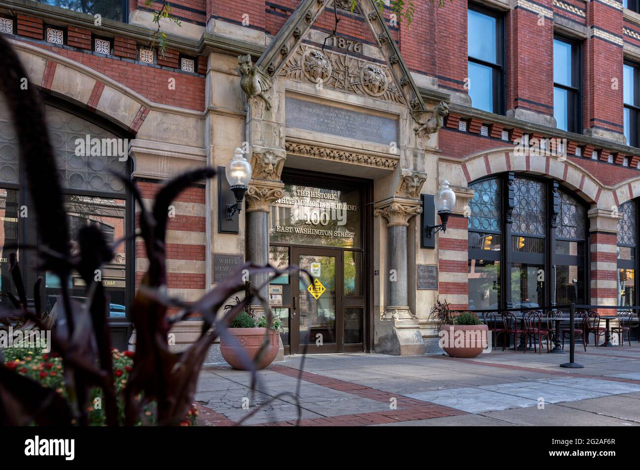 SYRACUSE, NEW YORK - SEP 25, 2020 : gros plan de l'entrée principale du bâtiment historique White Memorial a été construit en 1876 avec des gothiques victoriens Banque D'Images