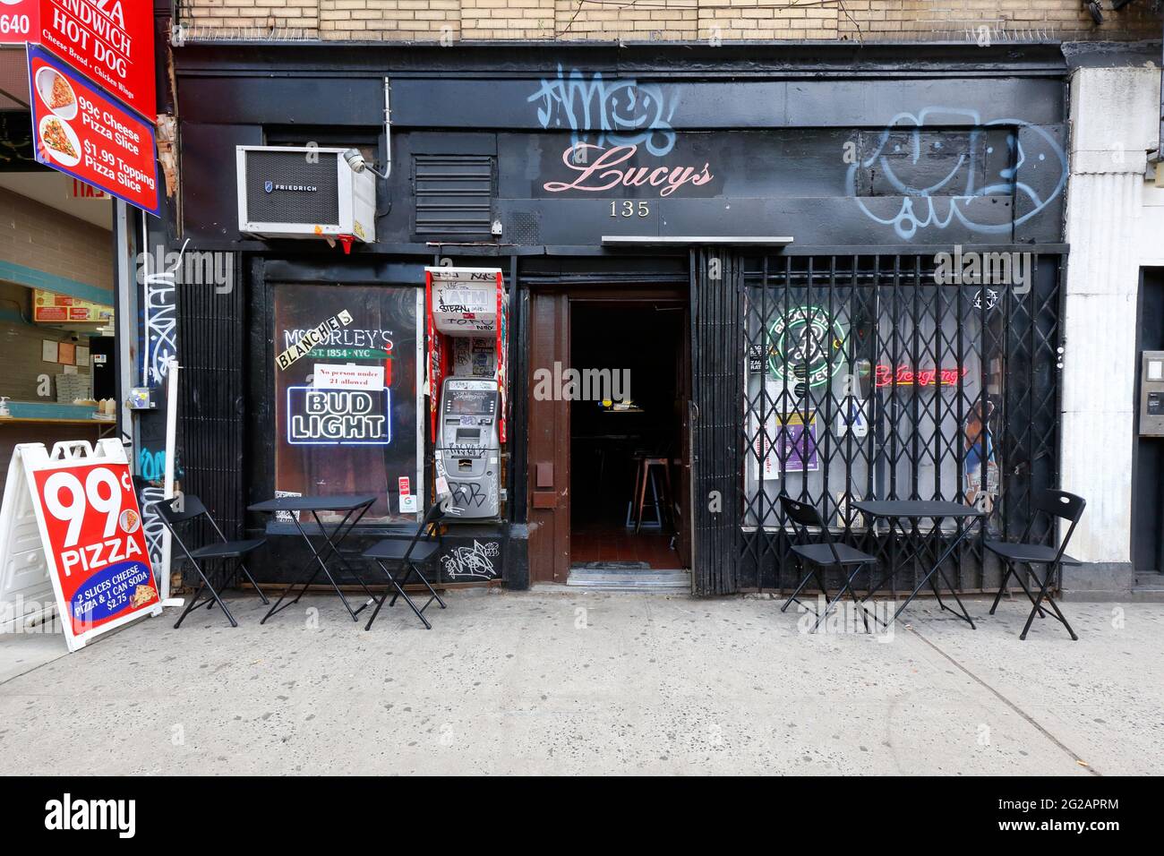 Lucy's aka Blanche's Tavern, 135 Avenue A, New York, New York photo d'un ancien bar du temps dans le quartier East Village de Manhattan. Banque D'Images