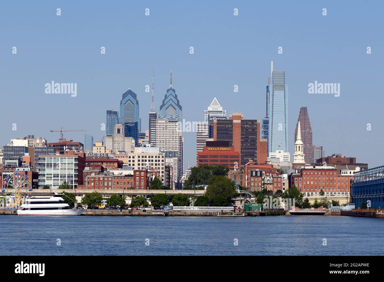 Vue sur Philadelphie depuis le front de mer de Camden. Banque D'Images