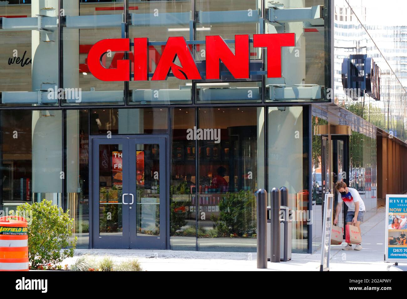 Le supermarché phare de Giant Food Store dans le quartier de Logan Square à Philadelphie, en Pennsylvanie Banque D'Images