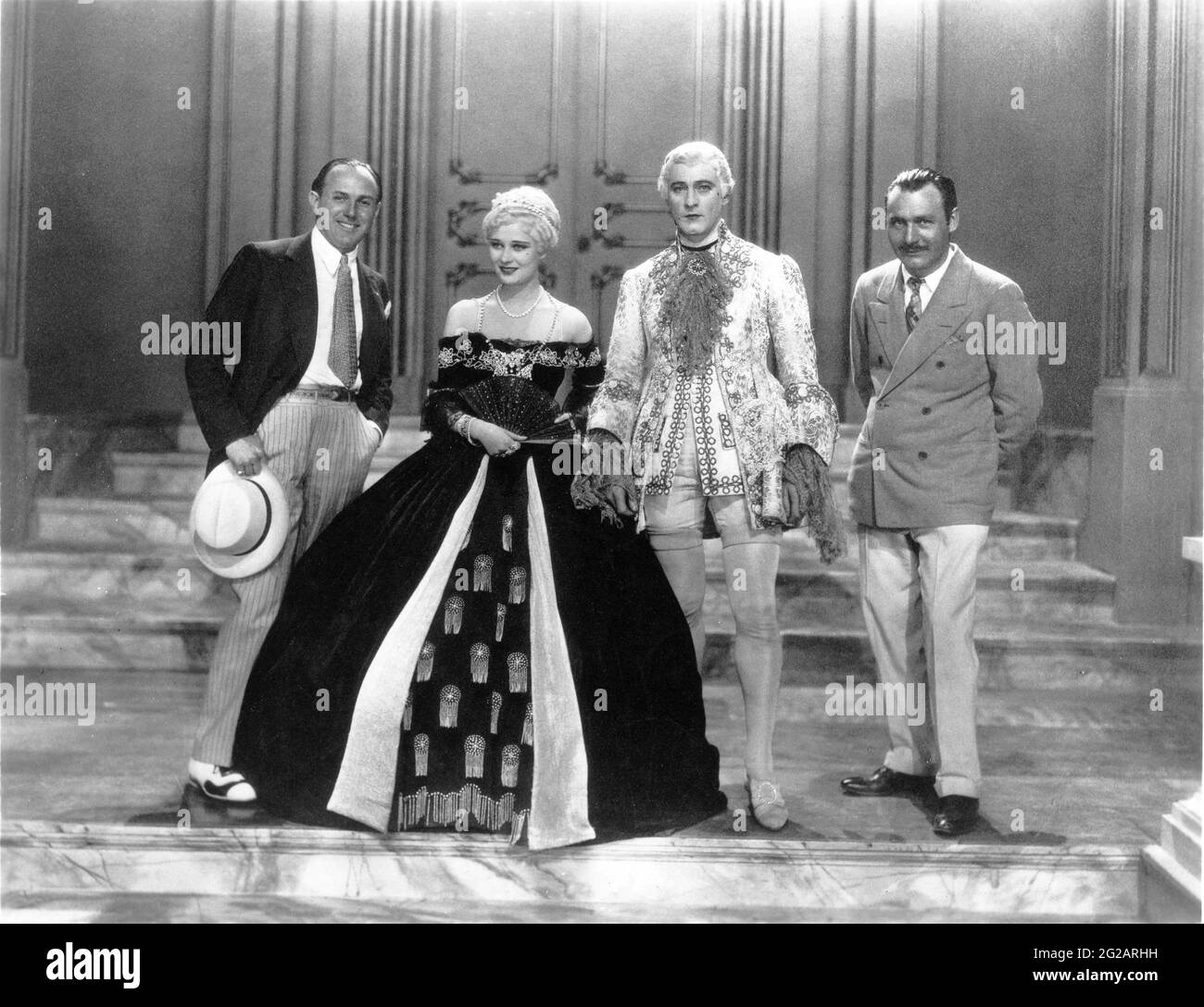 JACK L. WARNER DOLORES COSTELLO JOHN BARRYMORE et le réalisateur ALAN CROSLAND sur un plateau Candid pendant le tournage DE QUAND UN HOMME AIME sa DAME (au Royaume-Uni) 1927 réalisateur ALAN CROSLAND du roman Histoire du Chevalier des Grieux et de Manon Lescaut de l'Abbé Prévost adapté par Bess Meredyth Warner Bros. Banque D'Images