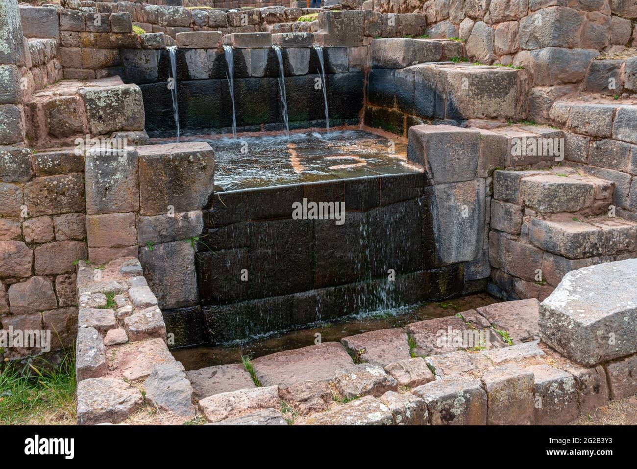 L'eau de l'Inca est présente sur le site archéologique de Tipon près de Cusco, au Pérou Banque D'Images